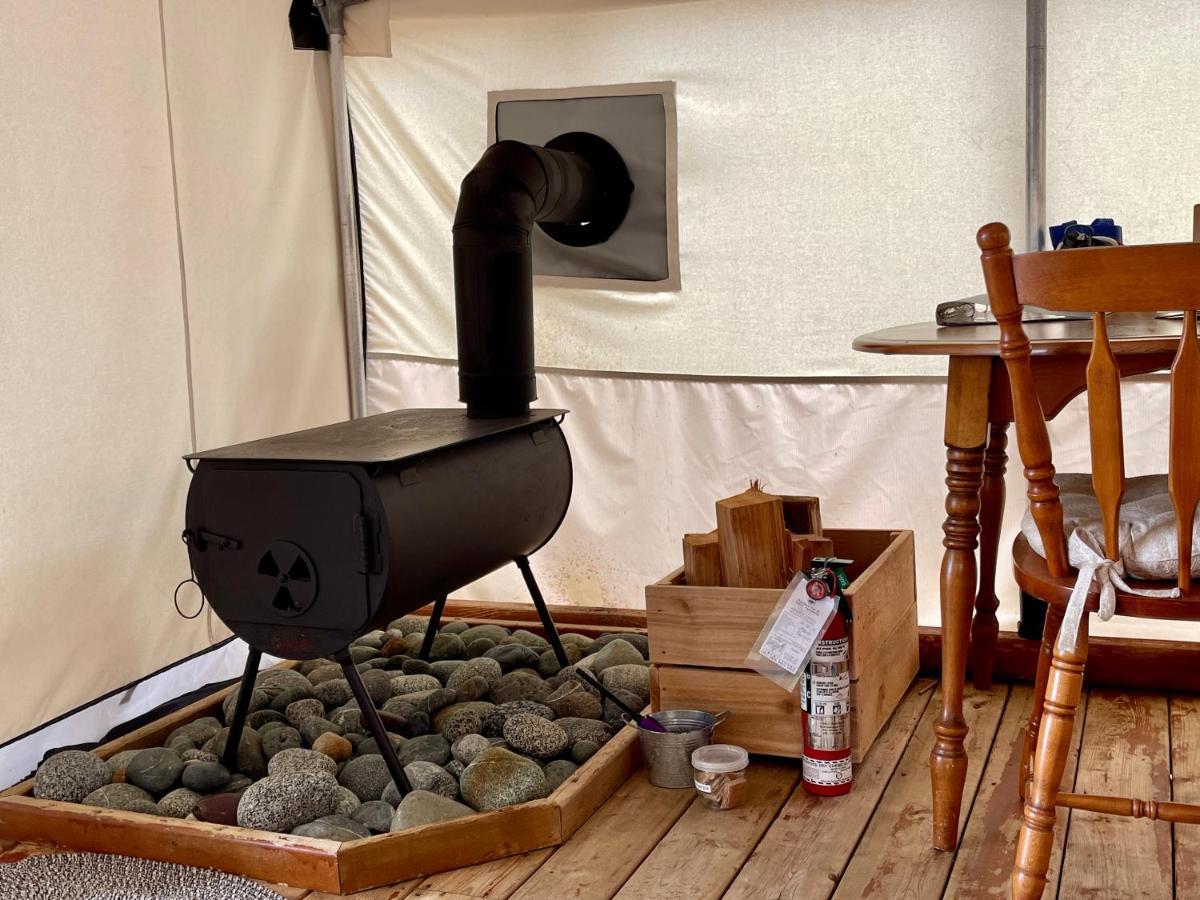 Отель So Damn Lucky Glamping Юклулет Экстерьер фото