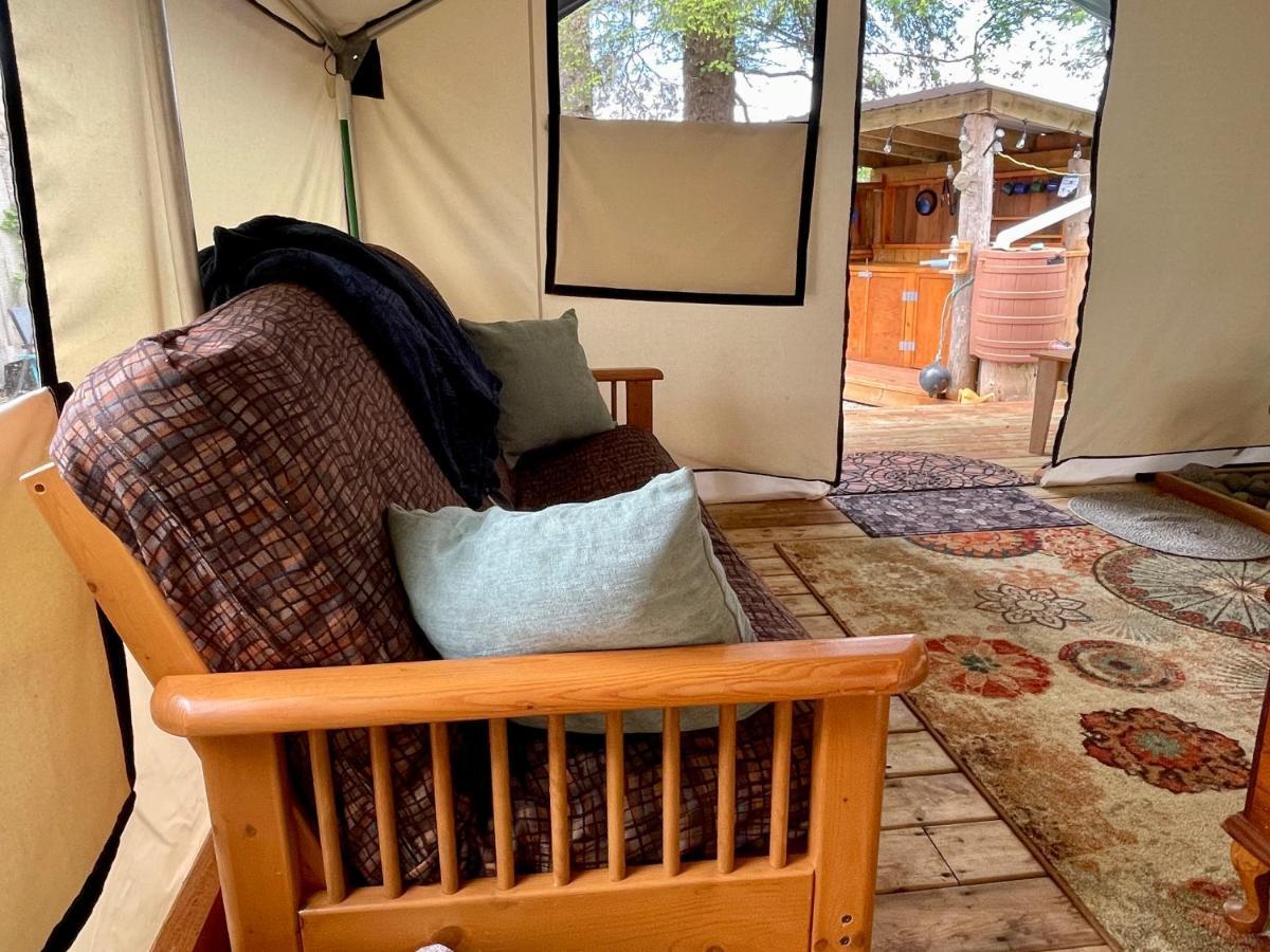 Отель So Damn Lucky Glamping Юклулет Экстерьер фото