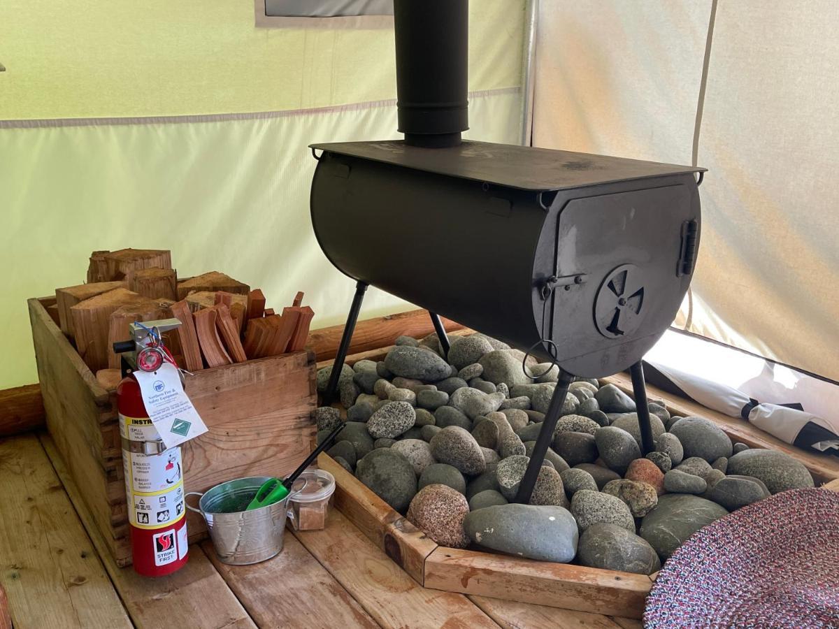 Отель So Damn Lucky Glamping Юклулет Экстерьер фото