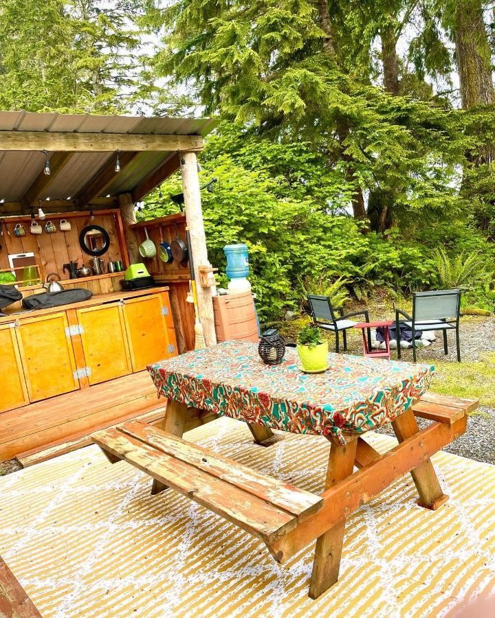 Отель So Damn Lucky Glamping Юклулет Экстерьер фото