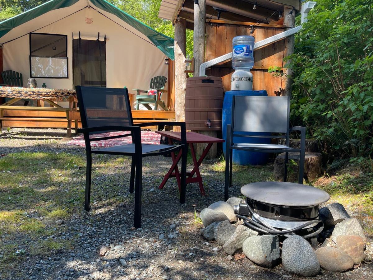 Отель So Damn Lucky Glamping Юклулет Экстерьер фото
