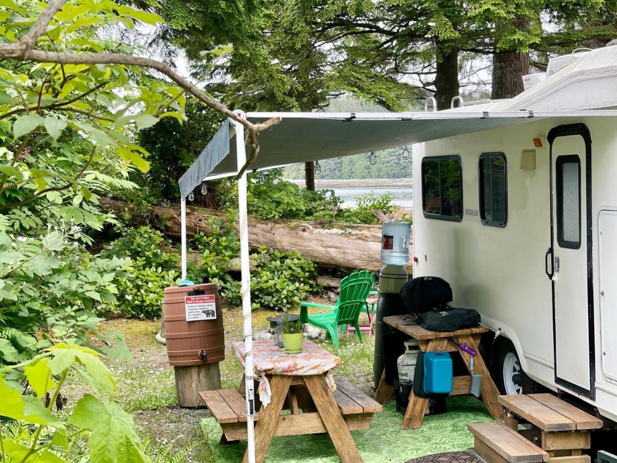 Отель So Damn Lucky Glamping Юклулет Экстерьер фото