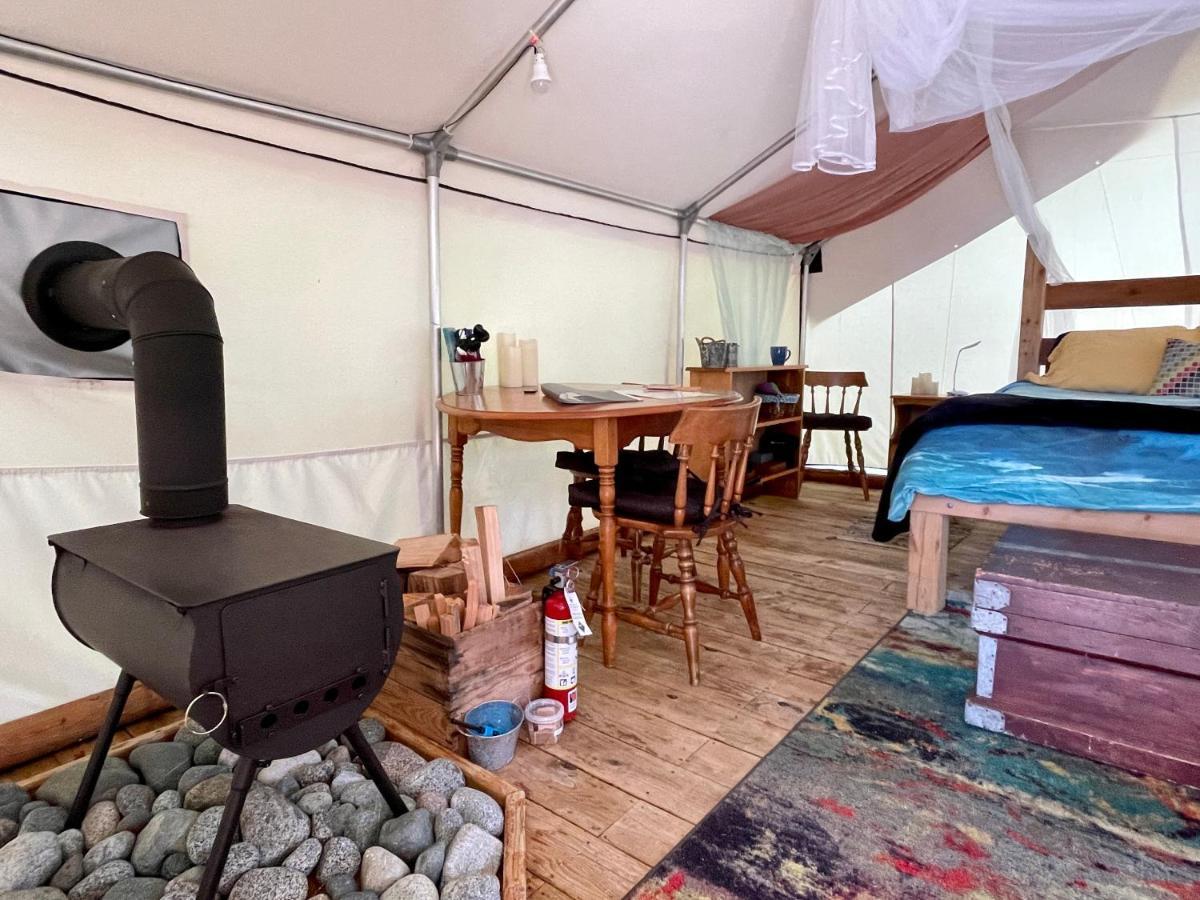 Отель So Damn Lucky Glamping Юклулет Экстерьер фото