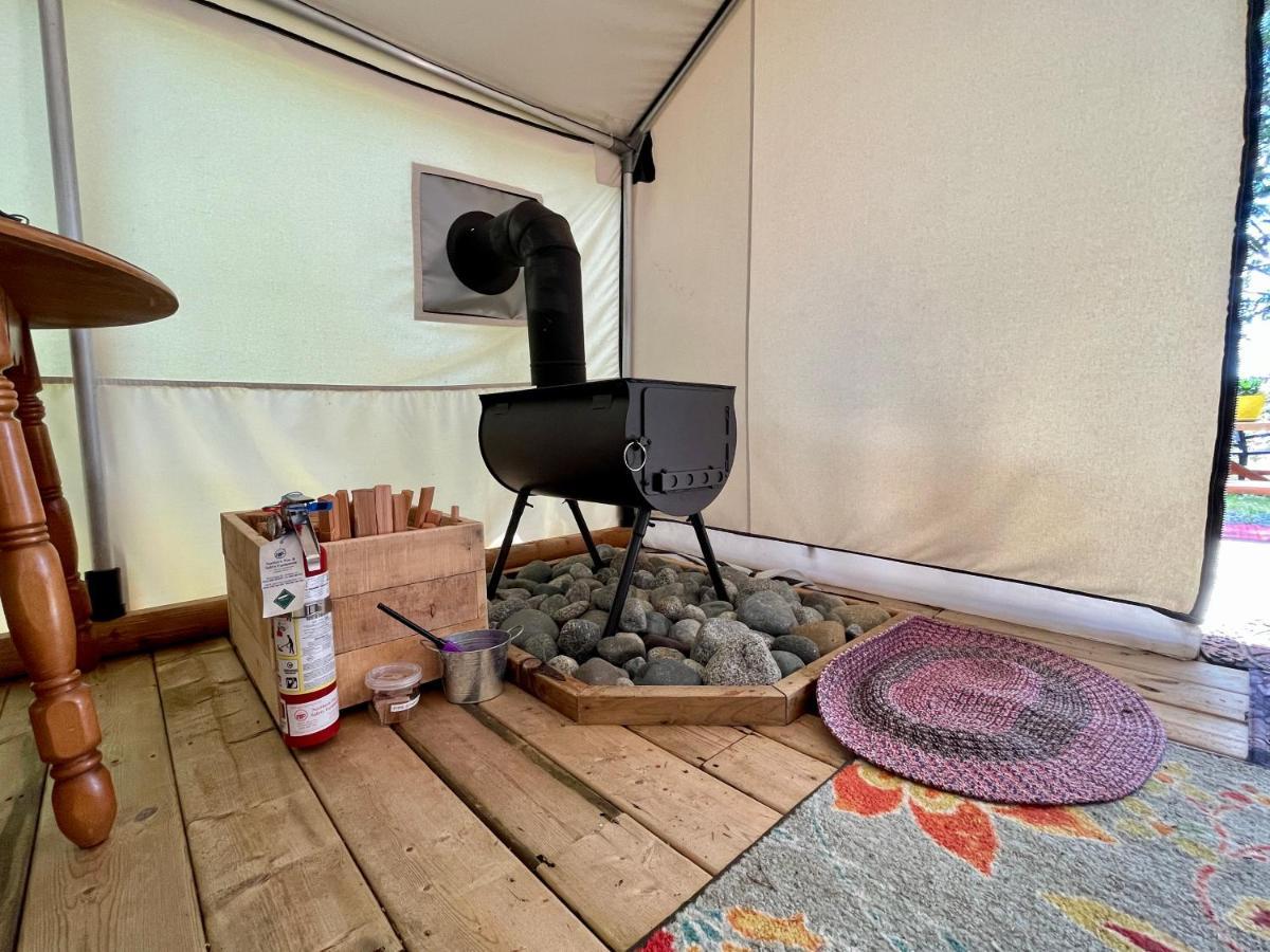 Отель So Damn Lucky Glamping Юклулет Экстерьер фото