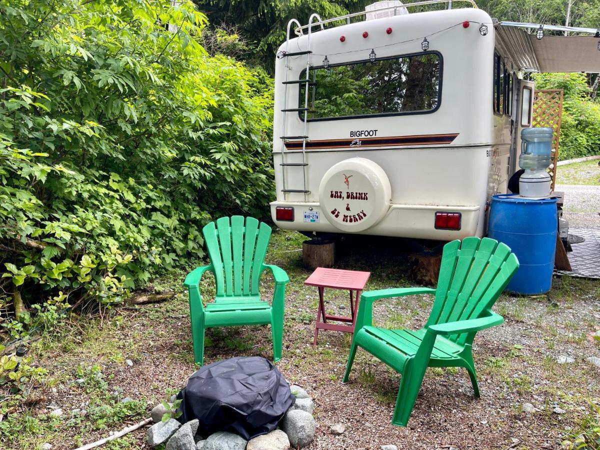 Отель So Damn Lucky Glamping Юклулет Экстерьер фото
