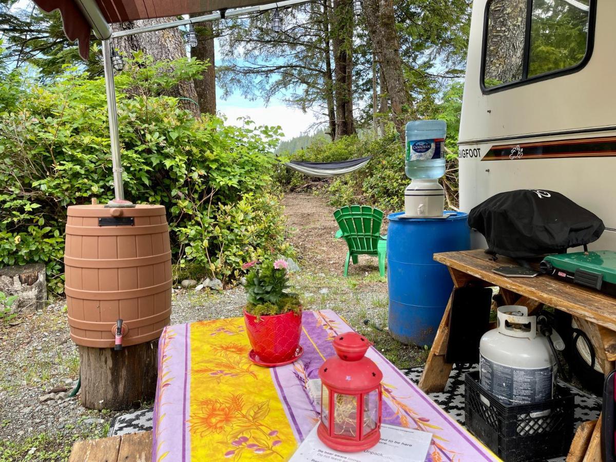 Отель So Damn Lucky Glamping Юклулет Экстерьер фото
