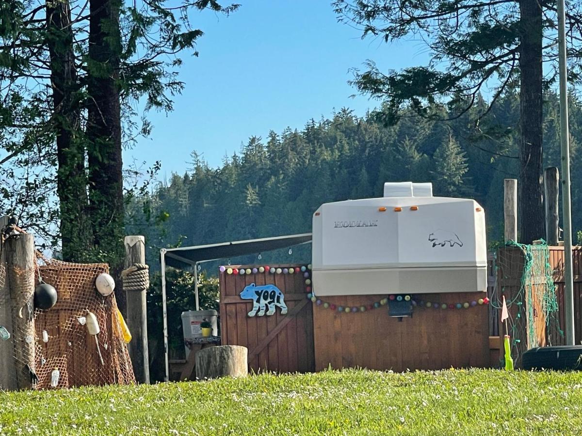Отель So Damn Lucky Glamping Юклулет Экстерьер фото