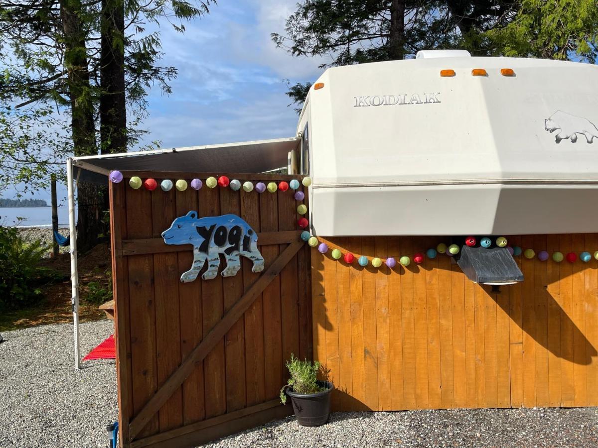 Отель So Damn Lucky Glamping Юклулет Экстерьер фото