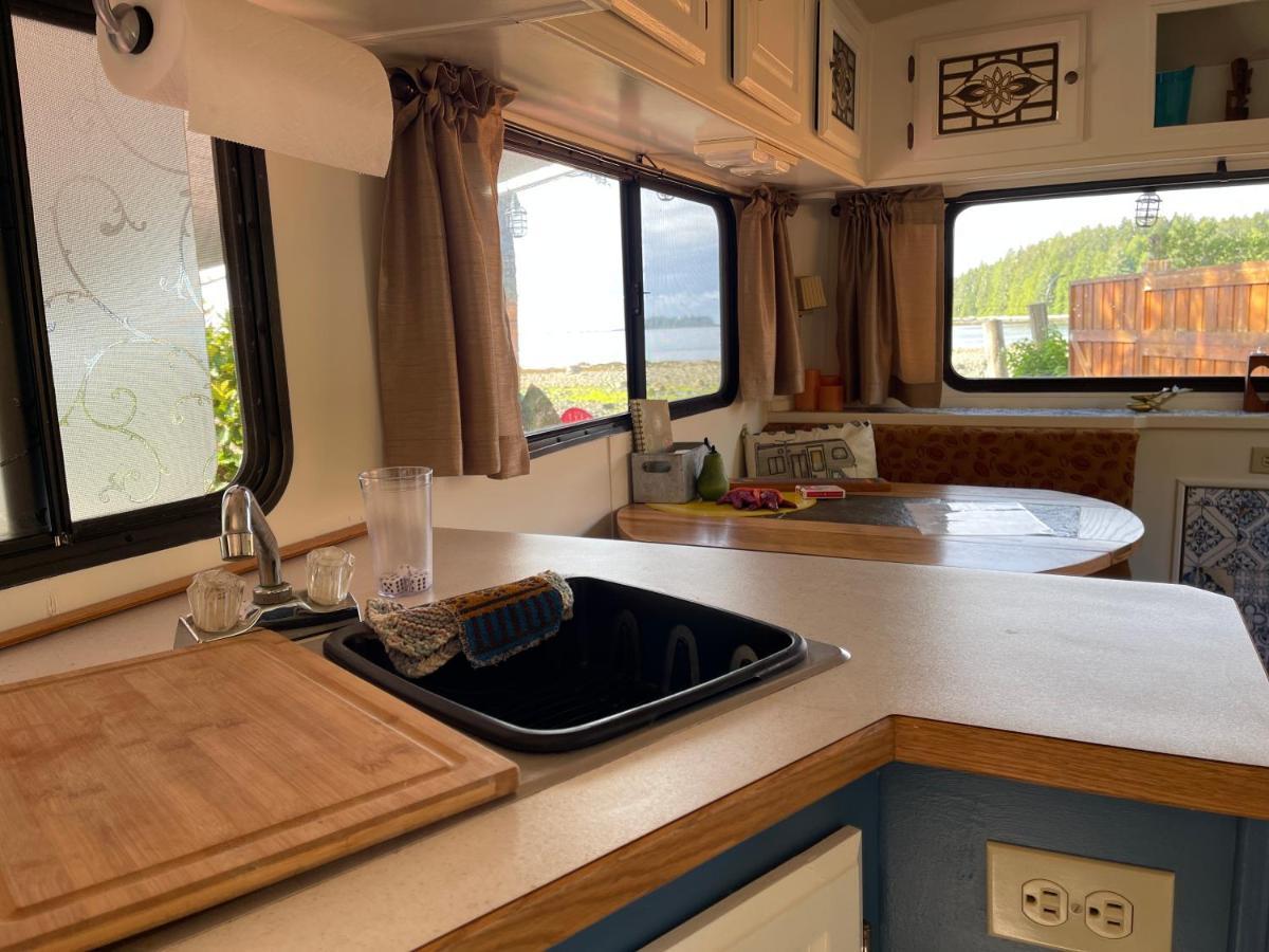 Отель So Damn Lucky Glamping Юклулет Экстерьер фото