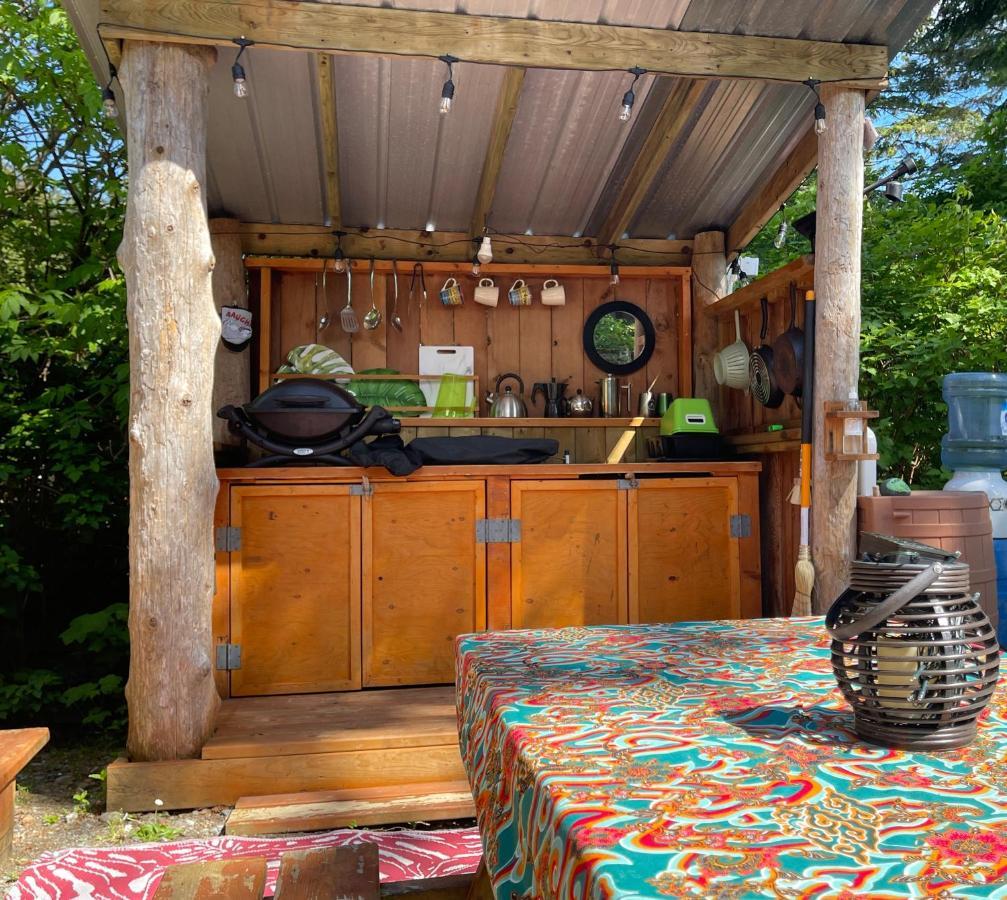 Отель So Damn Lucky Glamping Юклулет Экстерьер фото