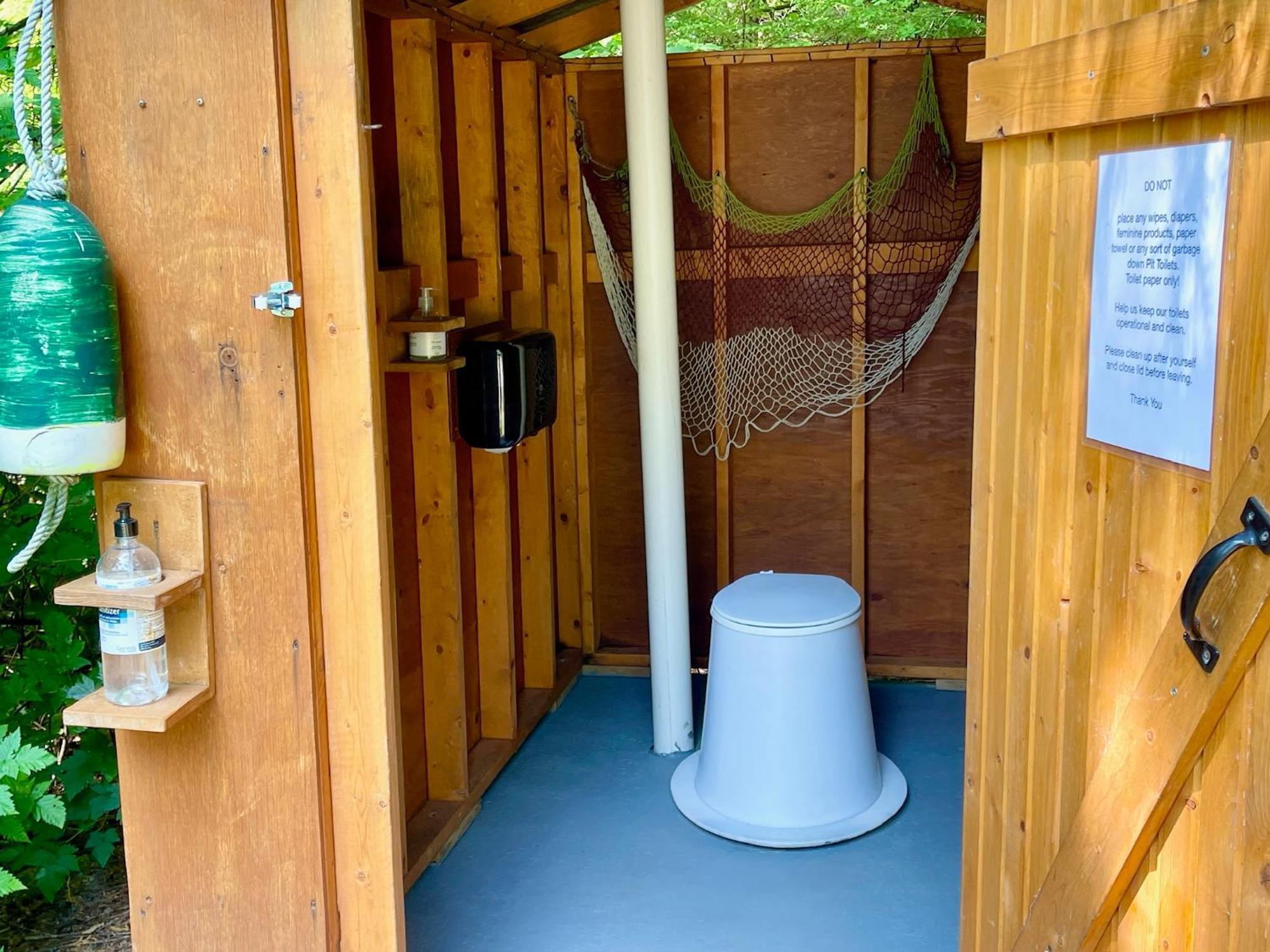 Отель So Damn Lucky Glamping Юклулет Экстерьер фото
