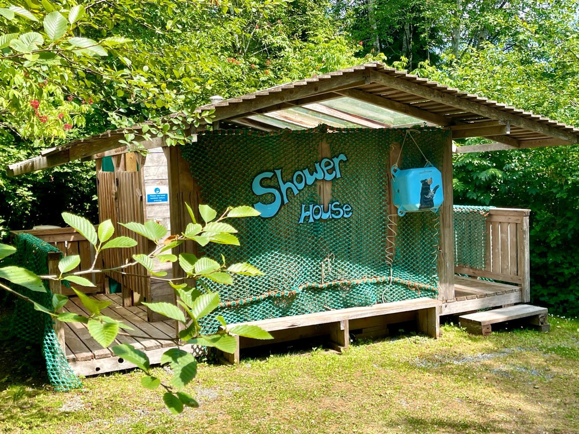 Отель So Damn Lucky Glamping Юклулет Экстерьер фото