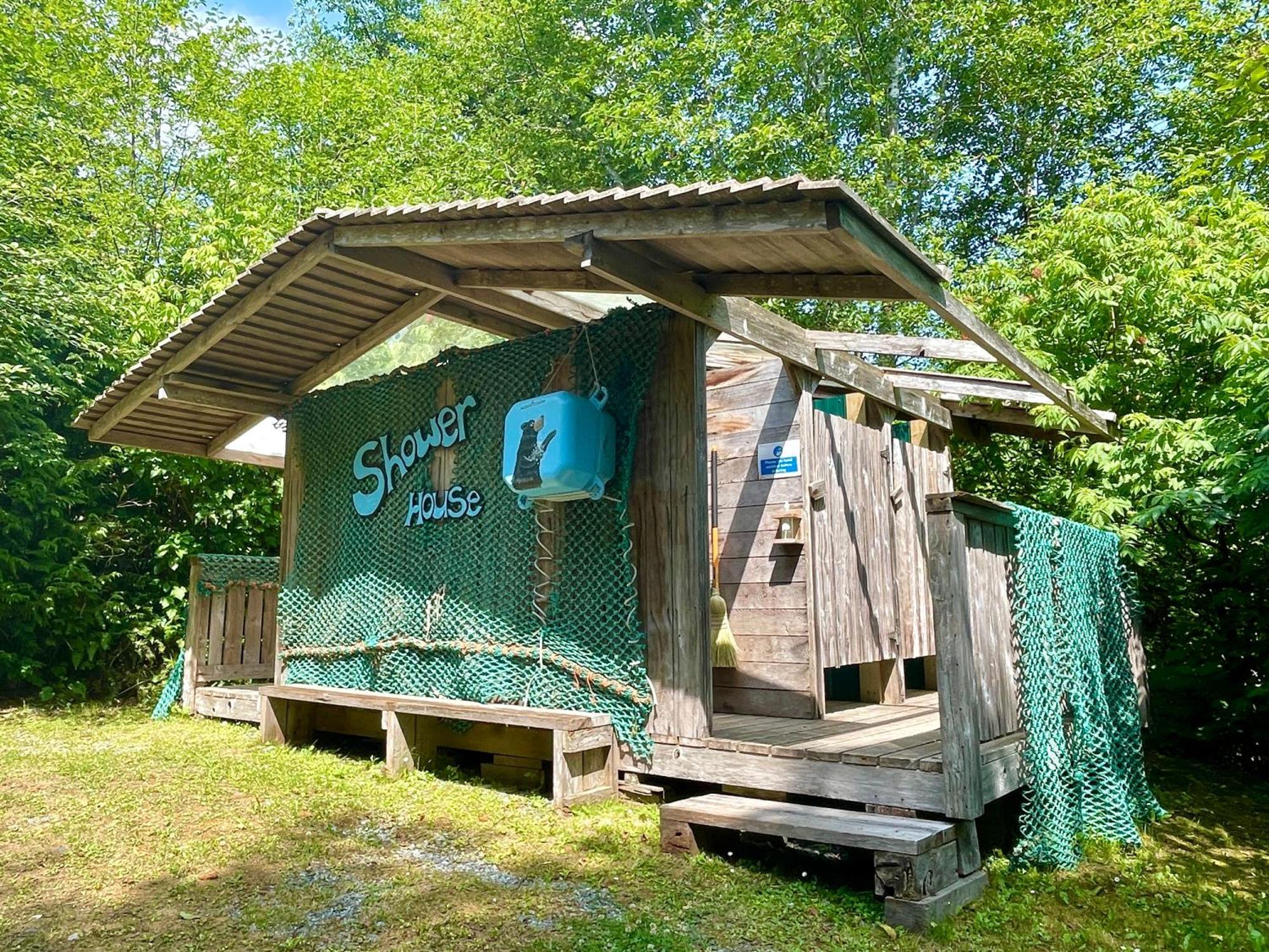 Отель So Damn Lucky Glamping Юклулет Экстерьер фото